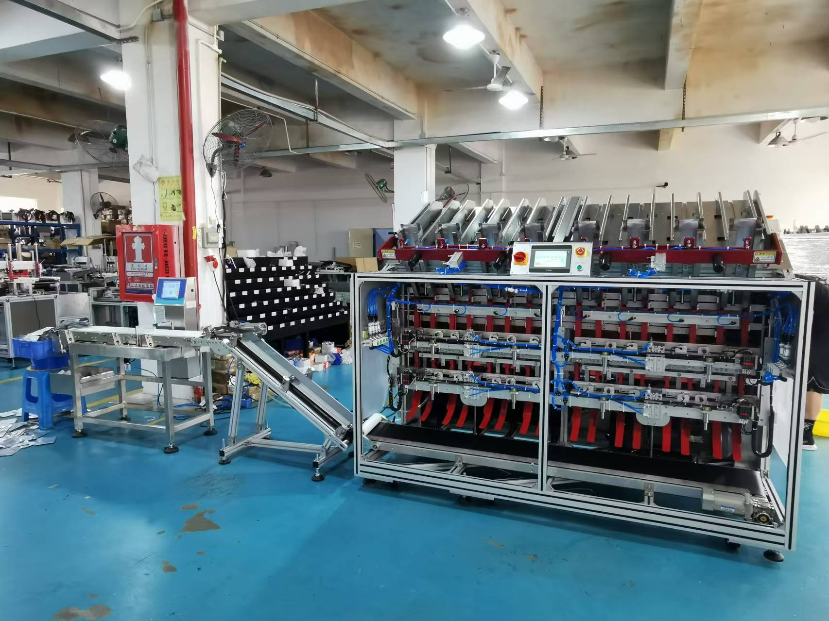 面膜折疊機(jī)的毫米級(jí)藝術(shù)與智能進(jìn)化